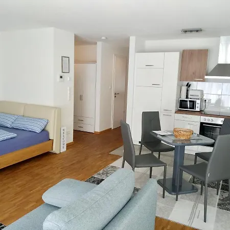 Alice & Julia Μπάντεν-Μπάντεν